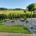 Dwor Bysina Bauernhof *