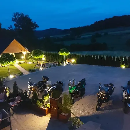 Dwór Bysina Alojamento de Turismo Rural